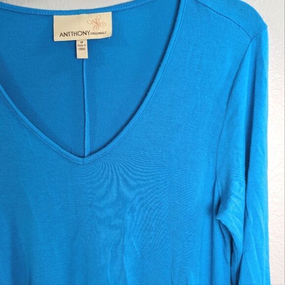 Antthony Originals bright sky blue sharkbite 3/4 sleeve v-neck tunic top M - Picture 3 of 3